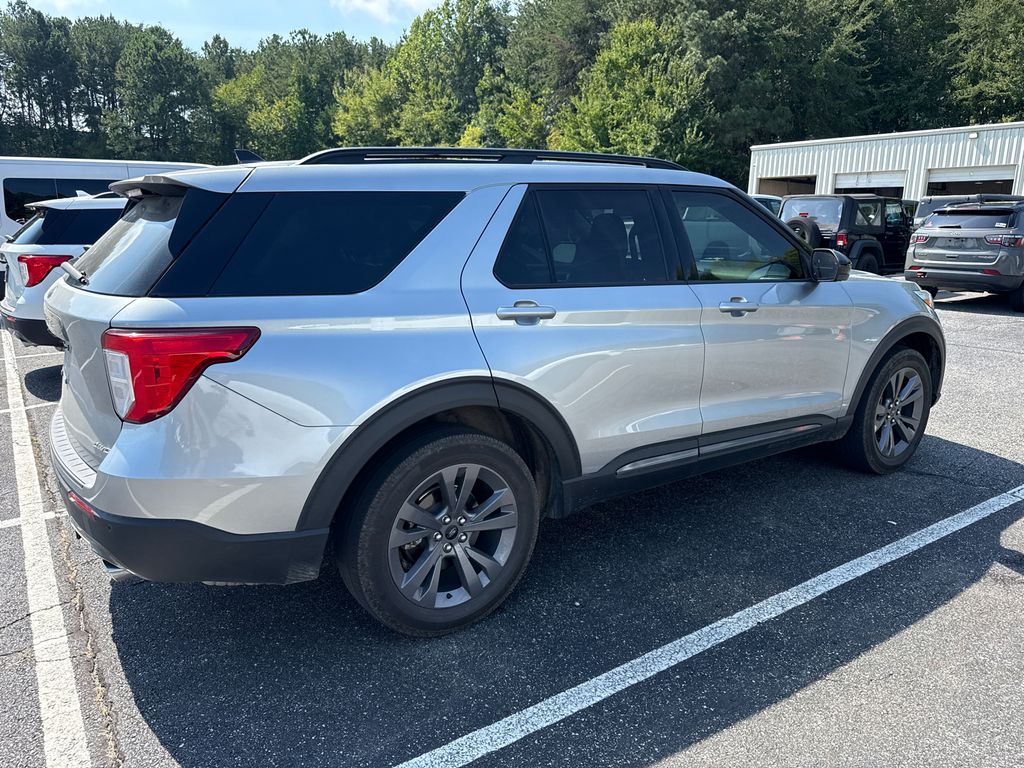 2024 Silver Metallic Ford Explorer XLT 4X4 SUV