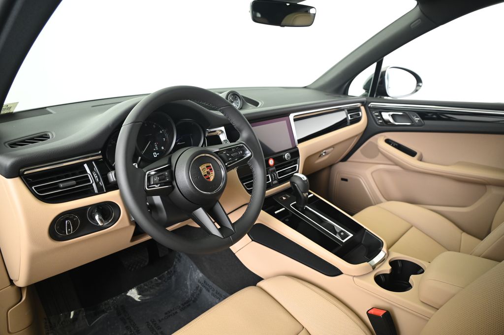 Thumbnail: 2025 Porsche Macan - 4