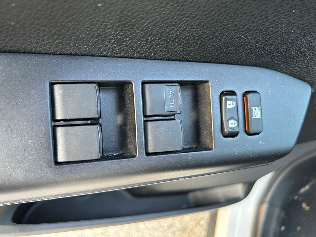 Thumbnail: 2018 Toyota RAV4 - 15