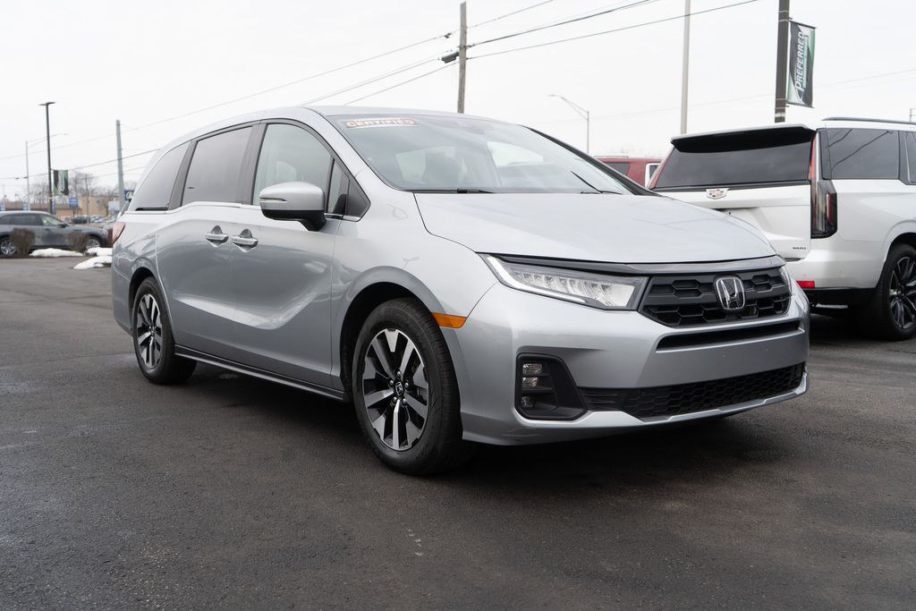 View vehicle photo 3