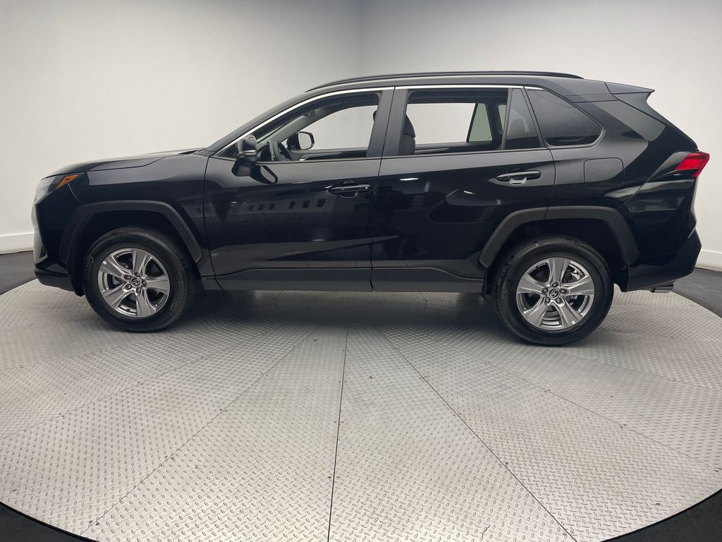 2024 Toyota RAV4 XLE 8