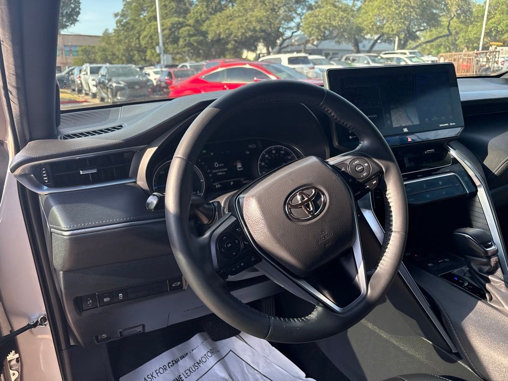 Thumbnail: 2022 Toyota Venza - 12