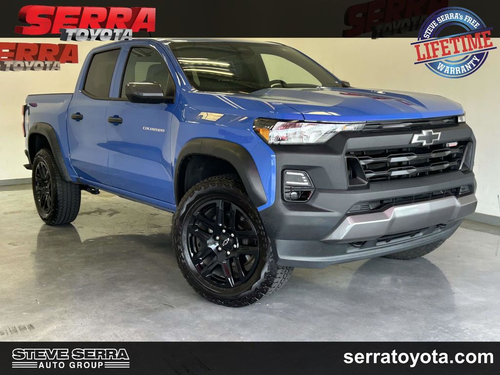 Reef Blue Metallic 2025 Chevrolet Colorado Trail Boss Crew Cab 4WD Pickup Truck Four-Wheel Drive 8-Speed Automatic