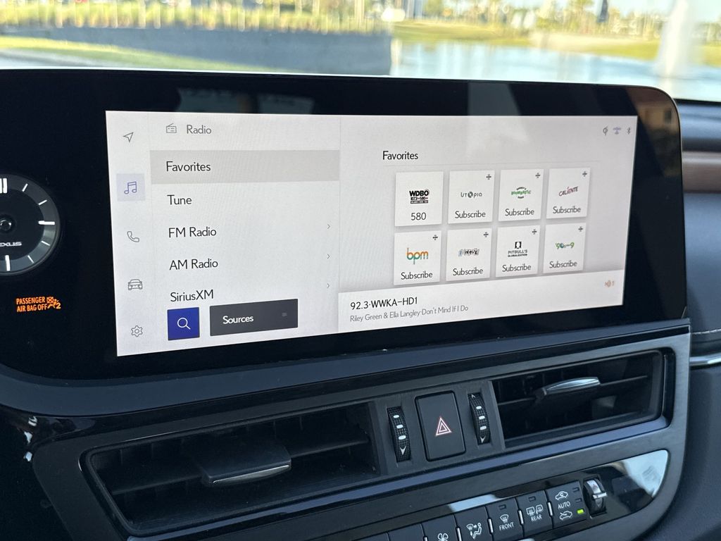 Thumbnail: 2025 Lexus ES - 23