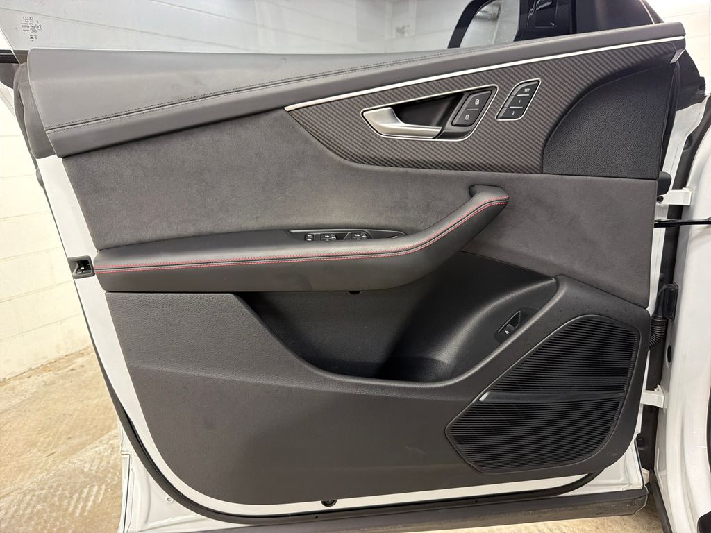 Used 2023  Audi 4.0T image 15
