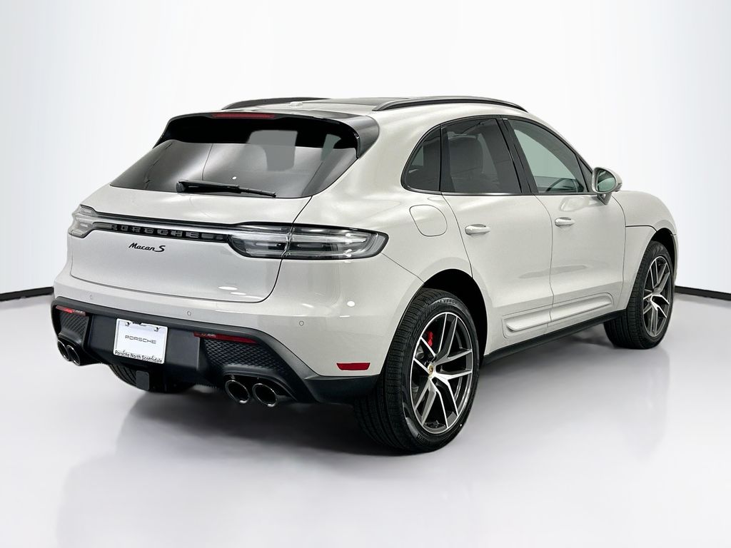 Thumbnail: 2026 Porsche Macan - 7