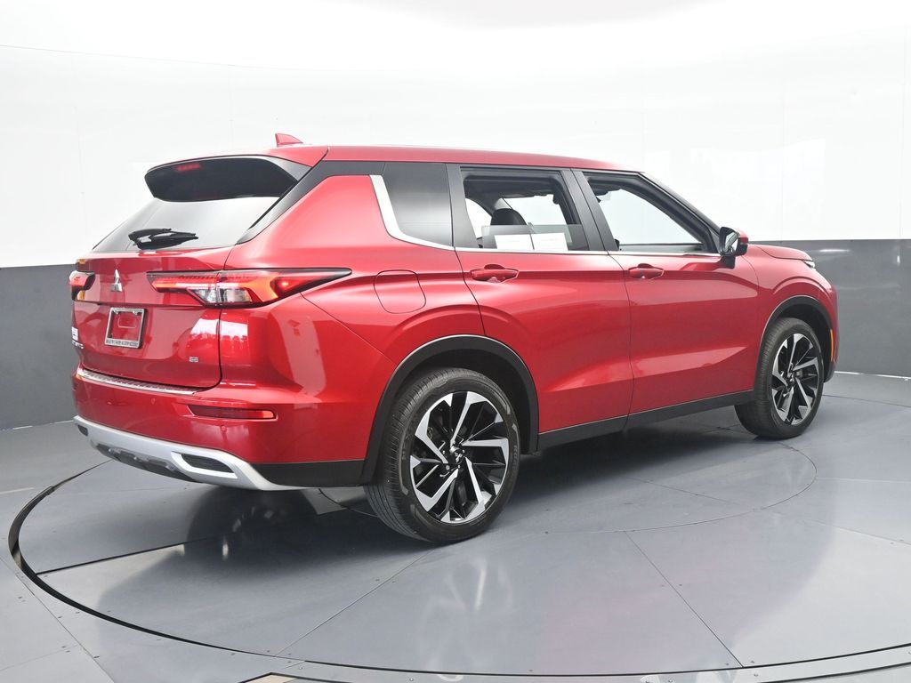 Used 2024 Red Mitsubishi SE Black Edition image 6