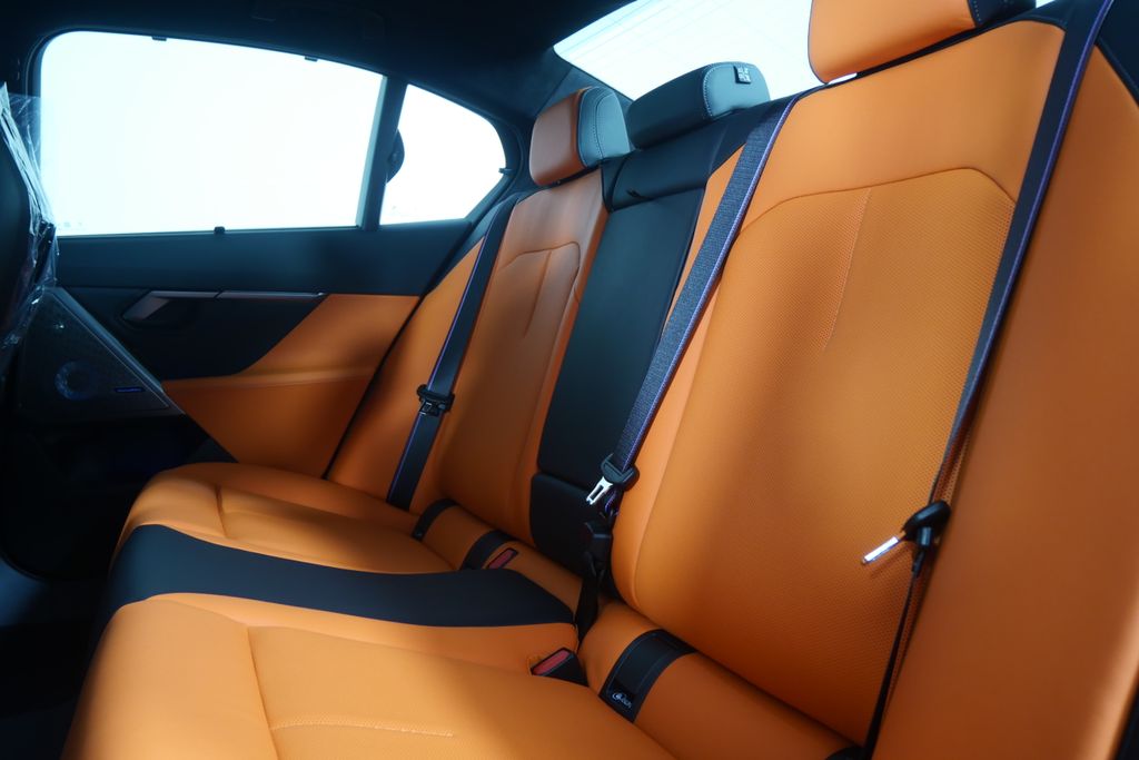 Thumbnail: 2027 BMW M5 - 15