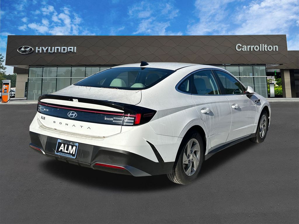 New 2025 White Hyundai SE image 6