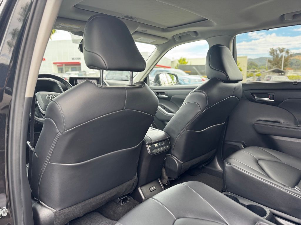 Used 2023 Toyota Highlander Hybrid SUV