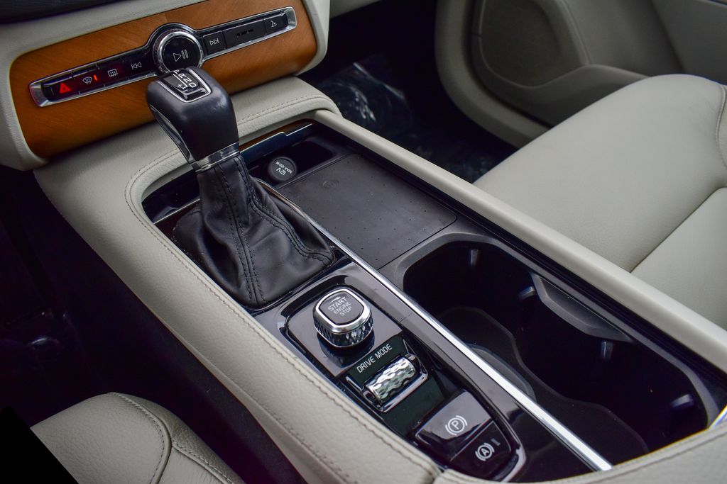 Thumbnail: 2021 Volvo XC90 - 14