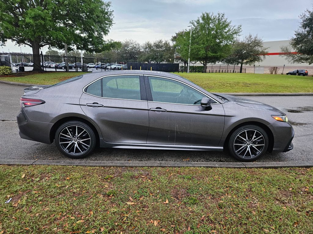 2024 Toyota Camry SE 6