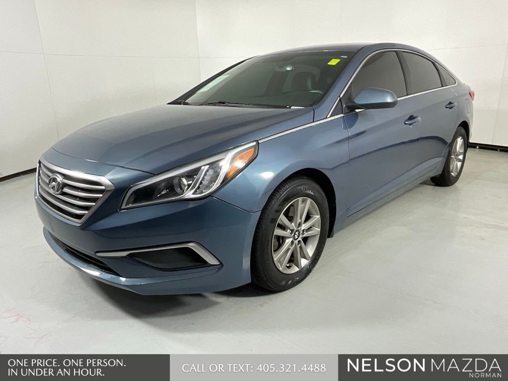 Used 2016 Blue Hyundai Base image 3