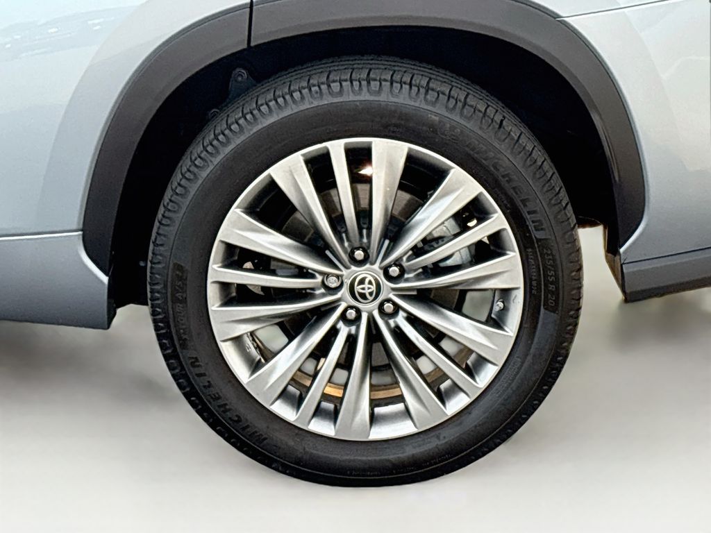 Thumbnail: 2020 Toyota Highlander - 32