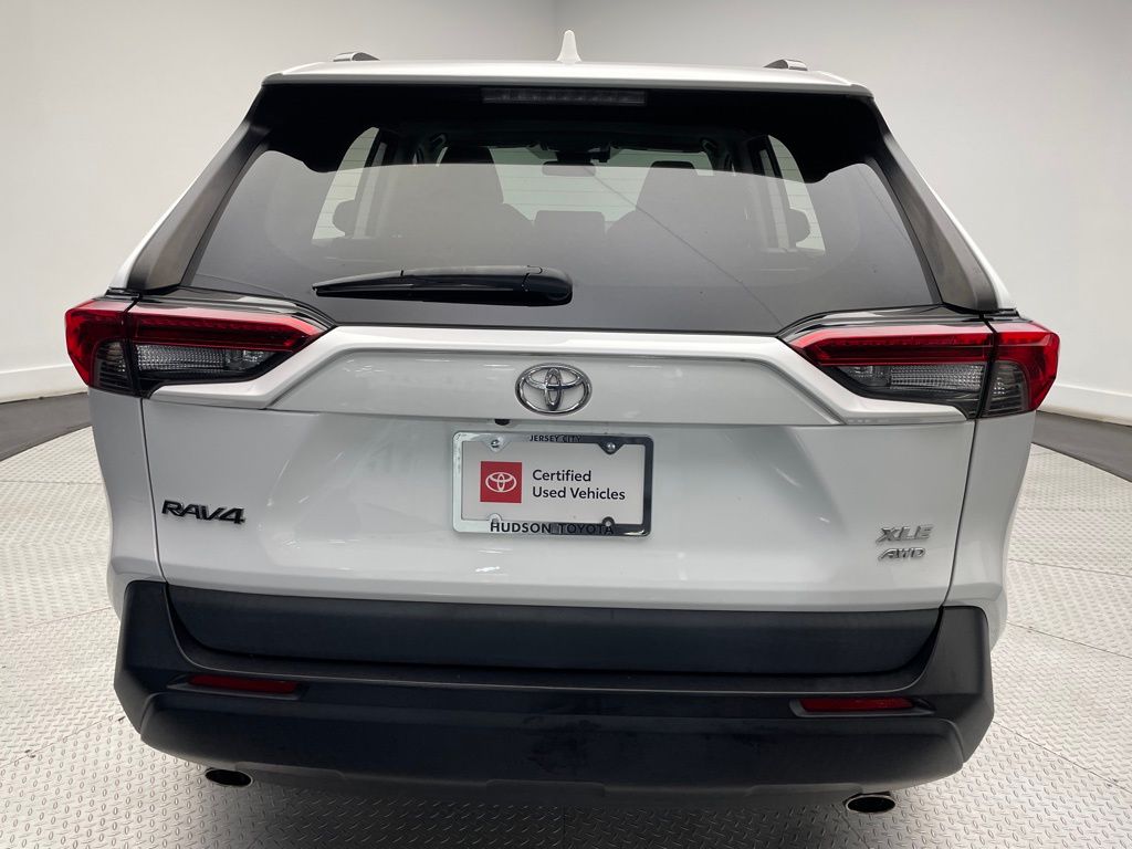 2021 Toyota RAV4 XLE 6