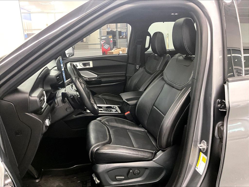 2021 Ford Explorer — photo 10