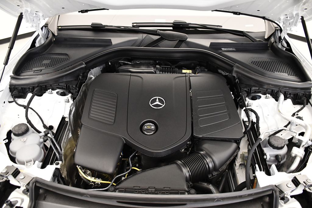 2025 Mercedes-Benz GLC 300 11