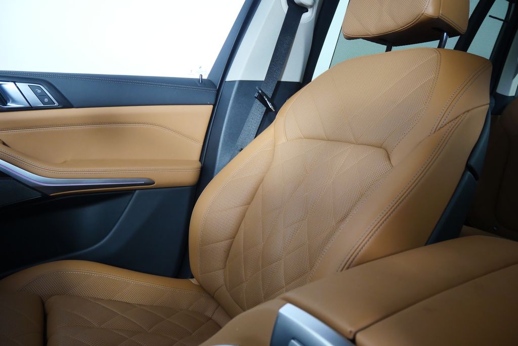 Thumbnail: 2024 BMW X7 - 28