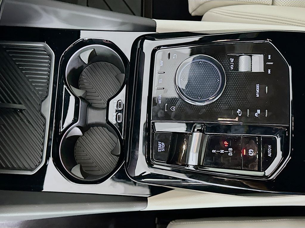 Thumbnail: 2025 BMW i5 - 17