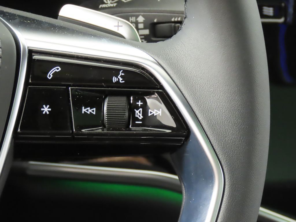 Thumbnail: 2025 Audi A8 - 18