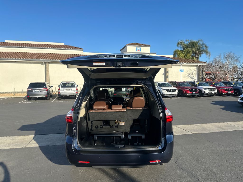 2018 Toyota Sienna SE Premium 7