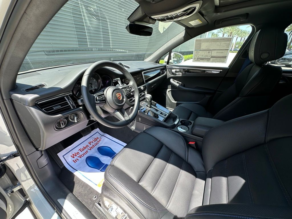 Thumbnail: 2025 Porsche Macan - 4