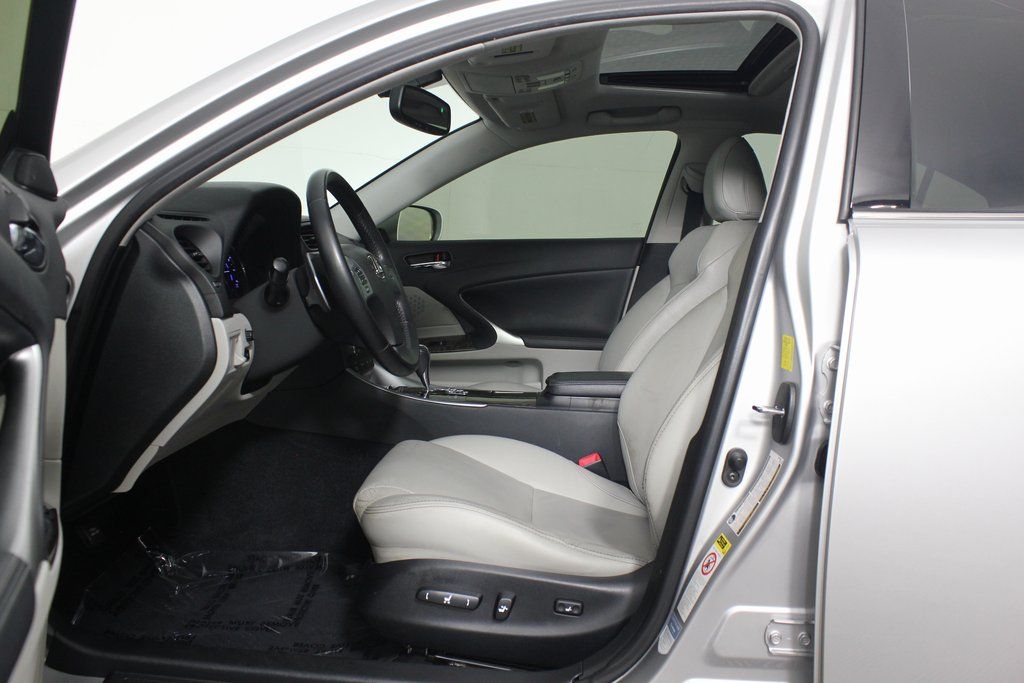Thumbnail: 2011 Lexus IS - 10