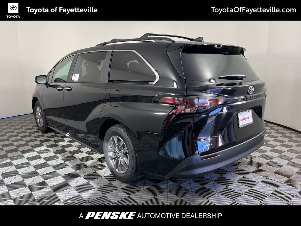 2025 Toyota Sienna XLE 16