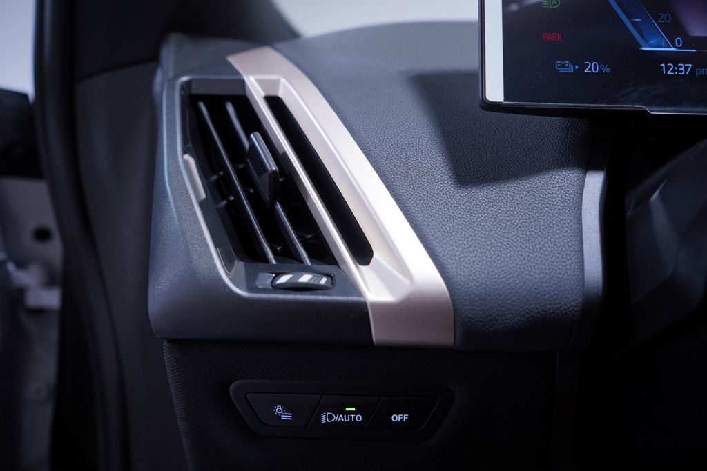 Thumbnail: 2026 BMW iX - 17