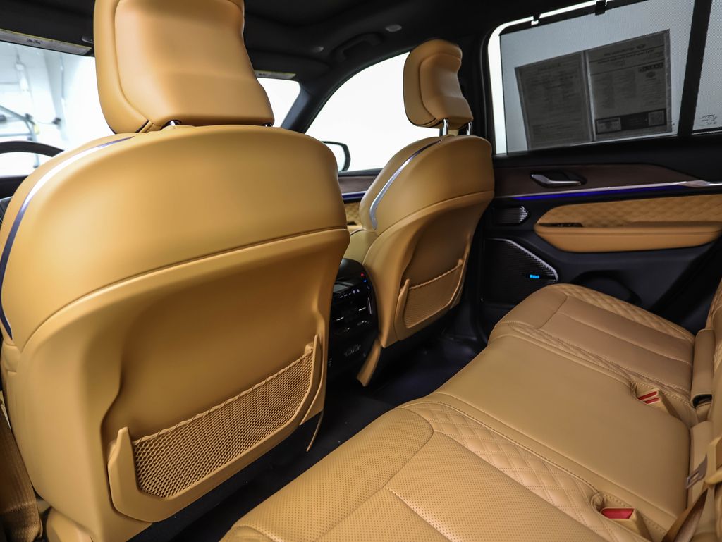 Thumbnail: 2022 Jeep Grand Cherokee - 21