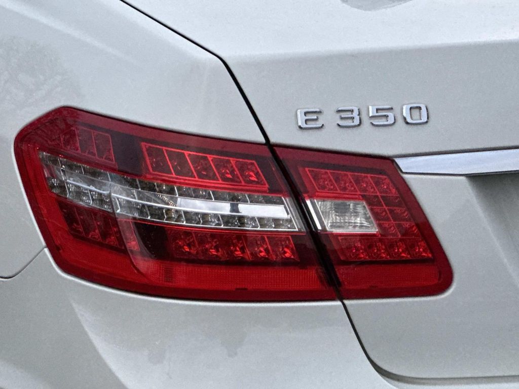 Thumbnail: 2010 Mercedes-Benz E-Class - 10