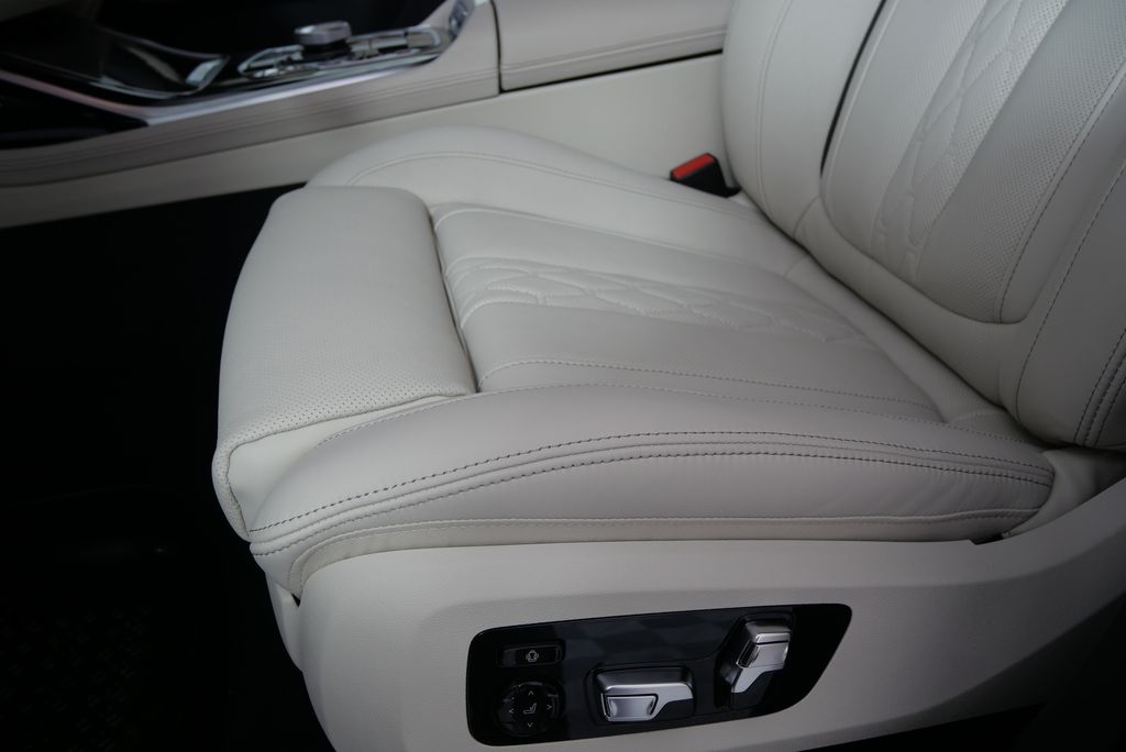 2026 BMW X7 xDrive40i 9