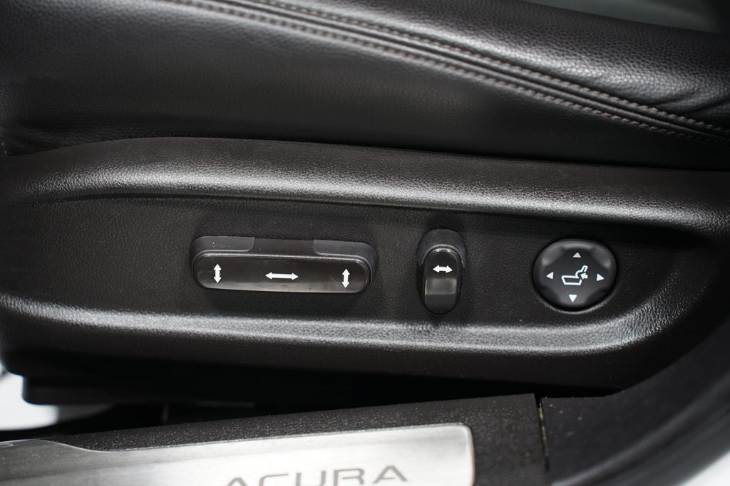 2014 Acura RLX  31