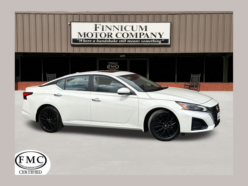 Pearl White Tricoat 2025 Nissan Altima 2.5 SV FWD Sedan Front-Wheel Drive Continuously Variable Transmission