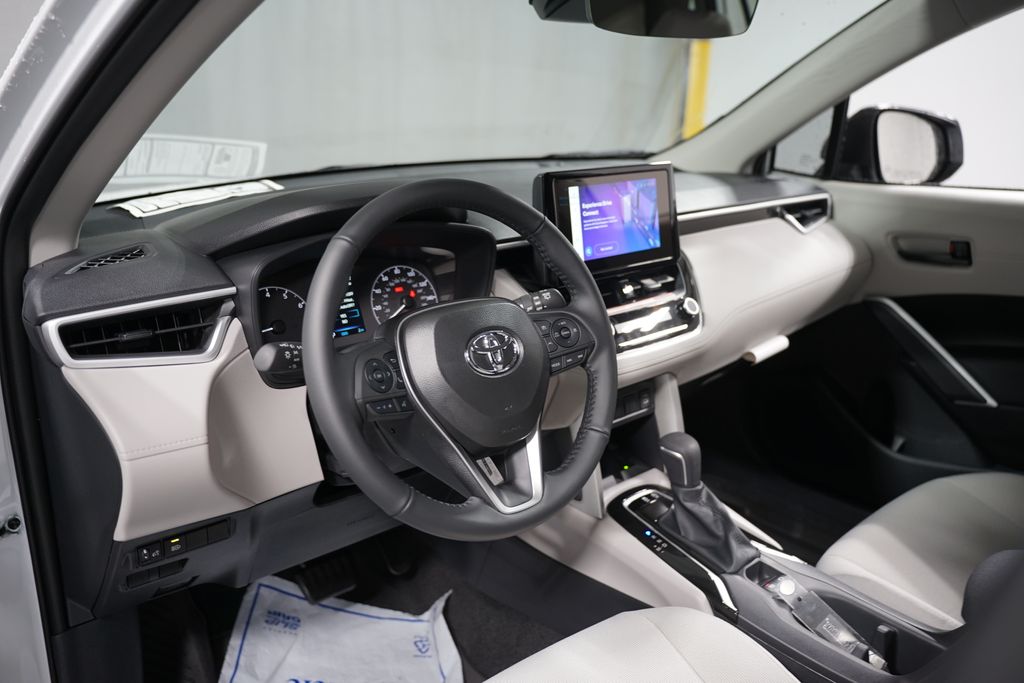 2025 Toyota Corolla Cross LE 11