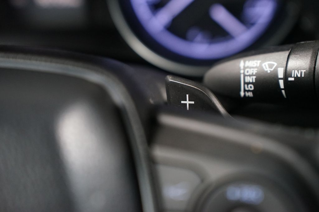 Thumbnail: 2018 Toyota Camry - 15