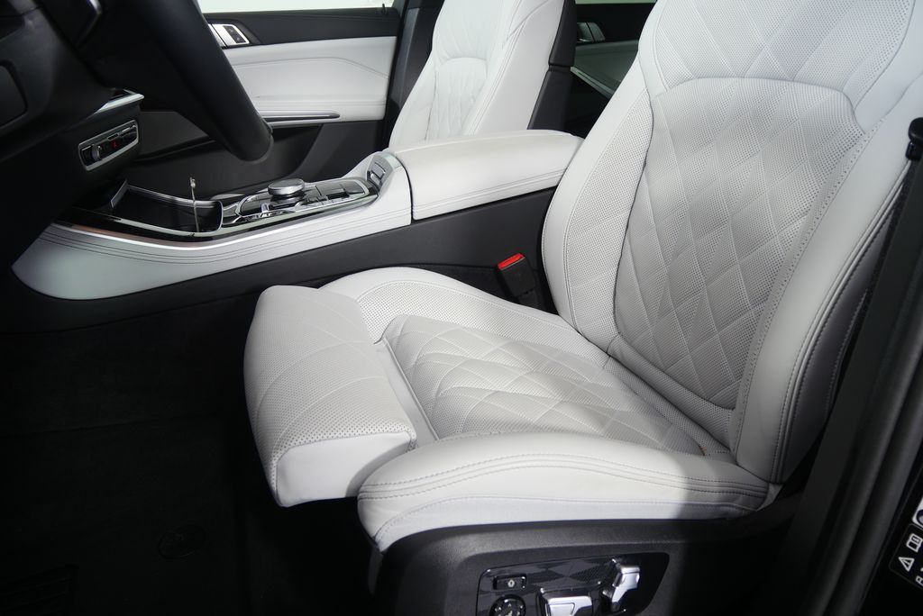Thumbnail: 2025 BMW X5 - 10