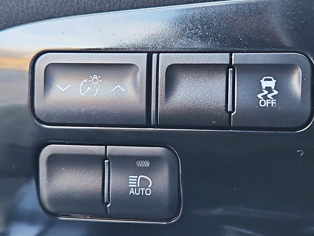 Thumbnail: 2018 Toyota Prius Prime - 26