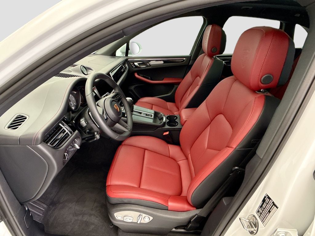 Thumbnail: 2026 Porsche Macan - 18