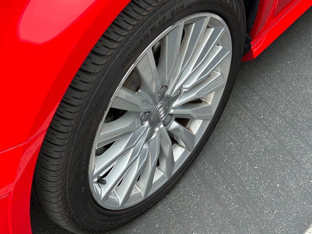 Thumbnail: 2016 Audi A3 e-tron - 3