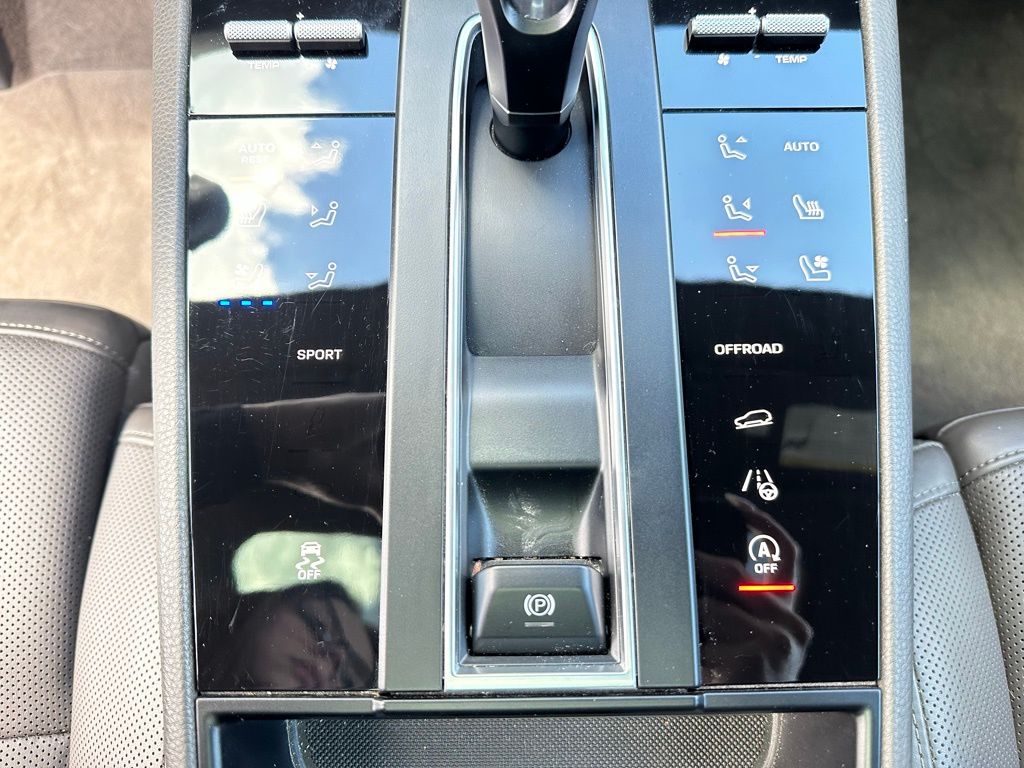 Thumbnail: 2023 Porsche Macan - 26