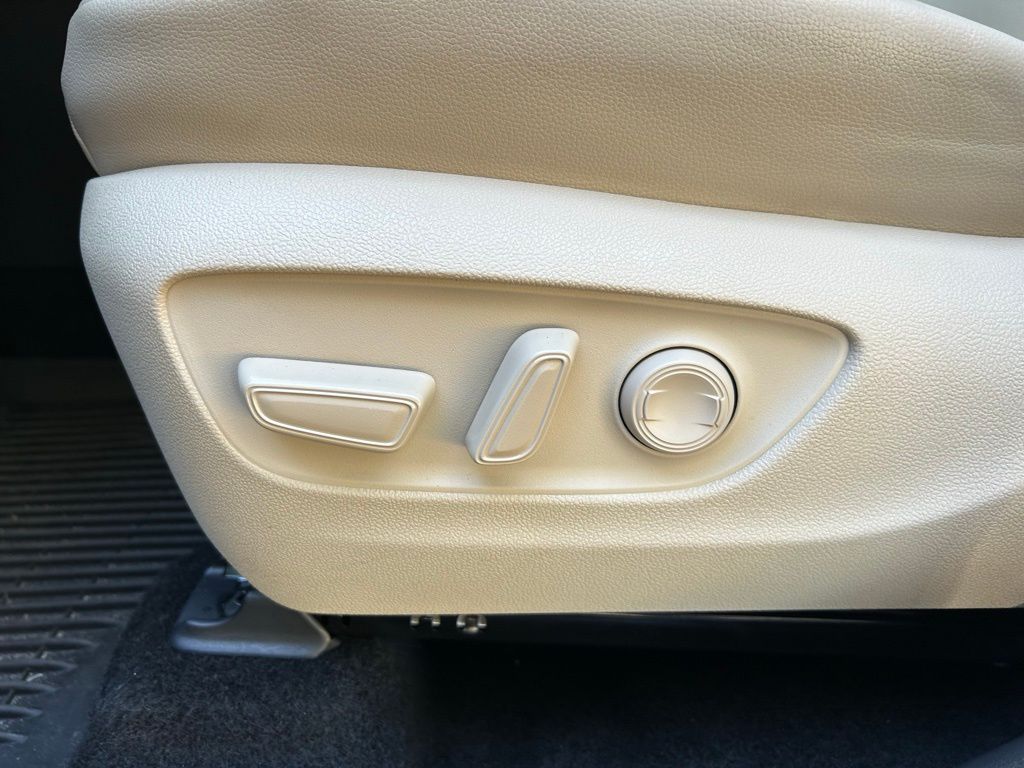 Thumbnail: 2024 Toyota Highlander - 16