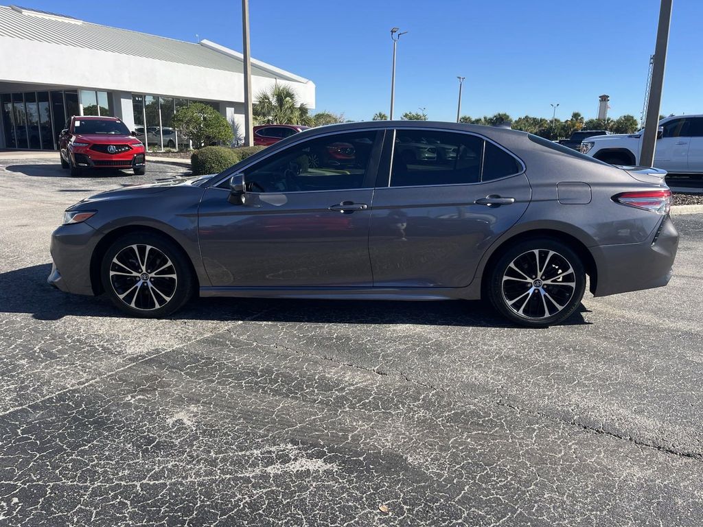 2019 Toyota Camry SE 7