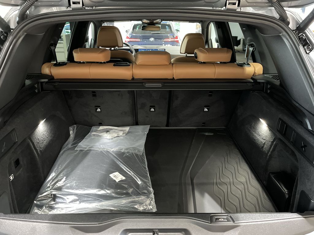 Thumbnail: 2026 BMW X5 - 15