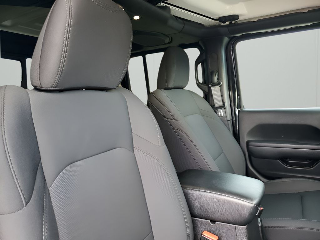 Used Car 2022 Jeep Gladiator  Sport For Sale Under $35,000 In Austin, Texas