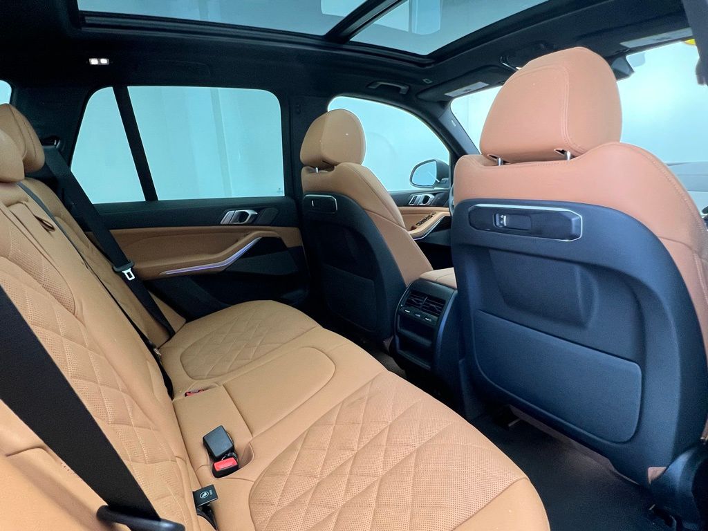 Thumbnail: 2025 BMW X5 - 8