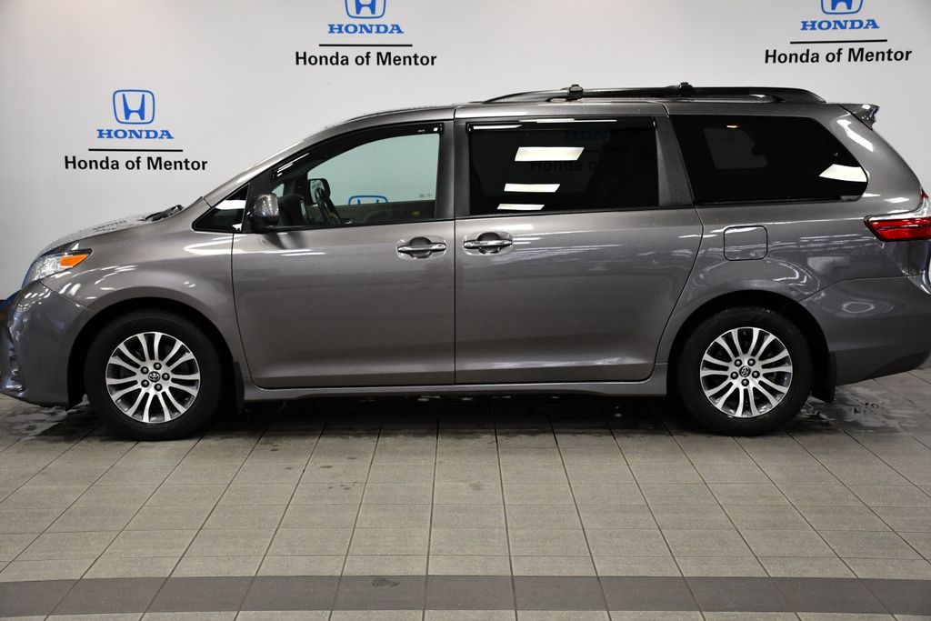 Thumbnail: 2018 Toyota Sienna - 4