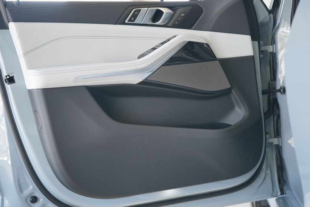 Thumbnail: 2026 BMW X5 - 9