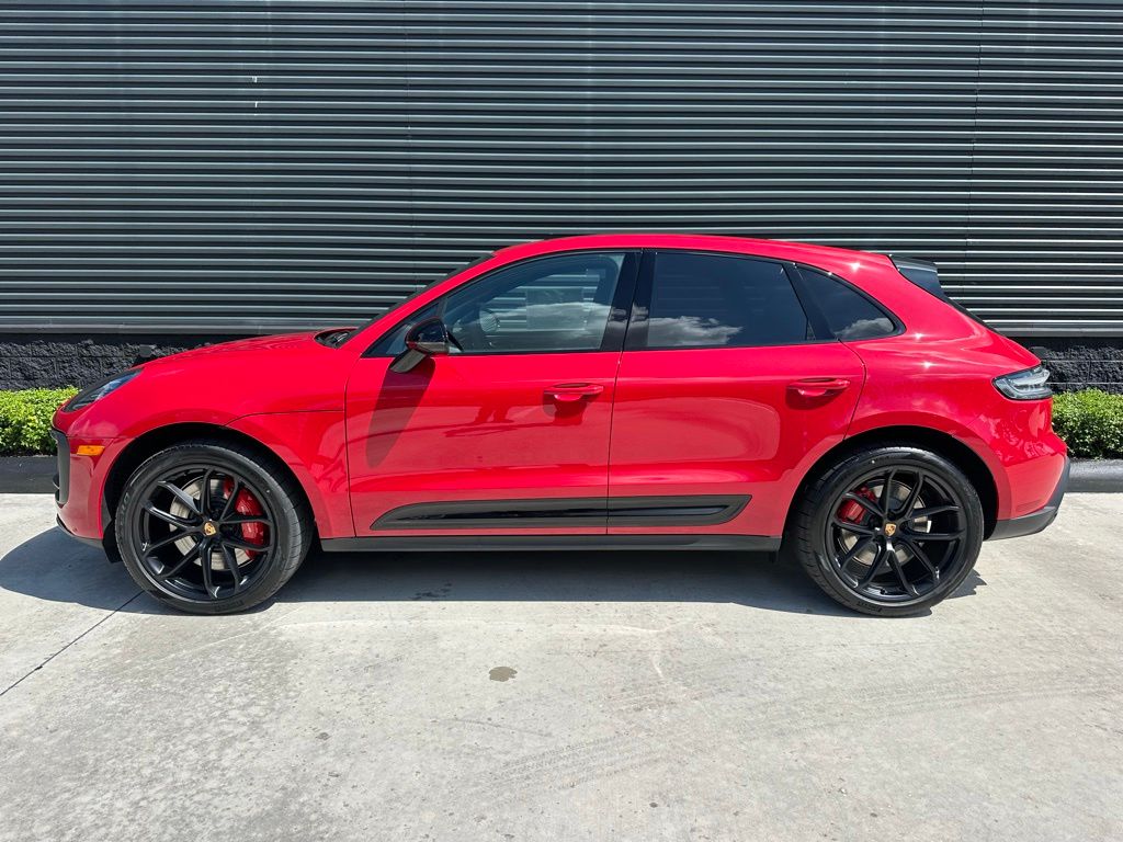 Thumbnail: 2026 Porsche Macan - 2