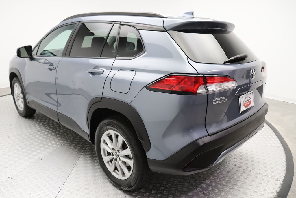 2022 Toyota Corolla Cross LE 11